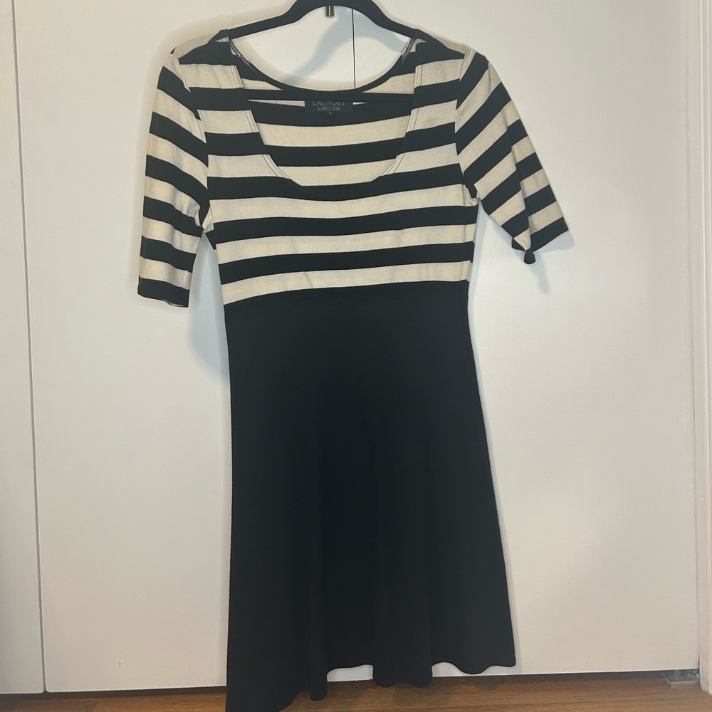 LAUNDRY by Shelli Segal black a white stripe and black dress size petite